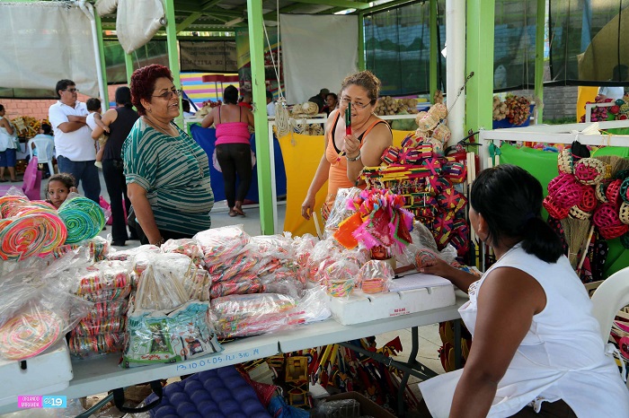 Parque de ferias muestra lo mejor de la artesanía típica para celebrar la Gritería