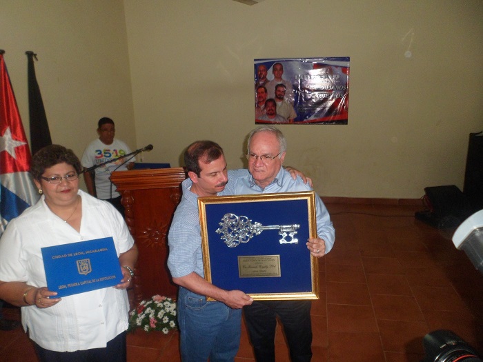 Héroe cubano visita León