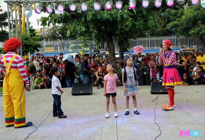 Ambiente mariano inunda Tiangues de Avenida Bolívar