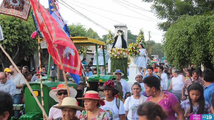 Católicos acompañan a la Virgen del Hato en su peregrinar hacia El Viejo