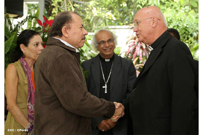Daniel y Rosario se reúnen con Presidente del Pontificio Consejo para las Comunicaciones Sociales