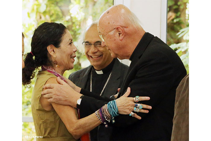 Daniel y Rosario se reúnen con Presidente del Pontificio Consejo para las Comunicaciones Sociales