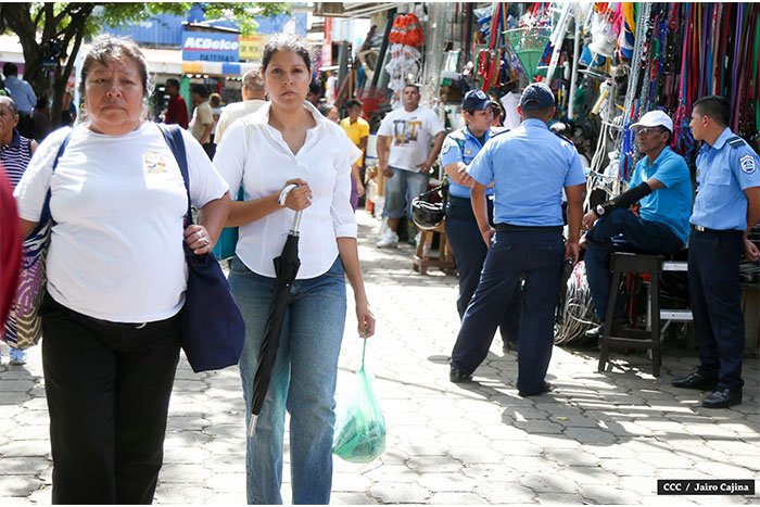 Gran dispositivo de seguridad garantiza compras en Iván Montenegro