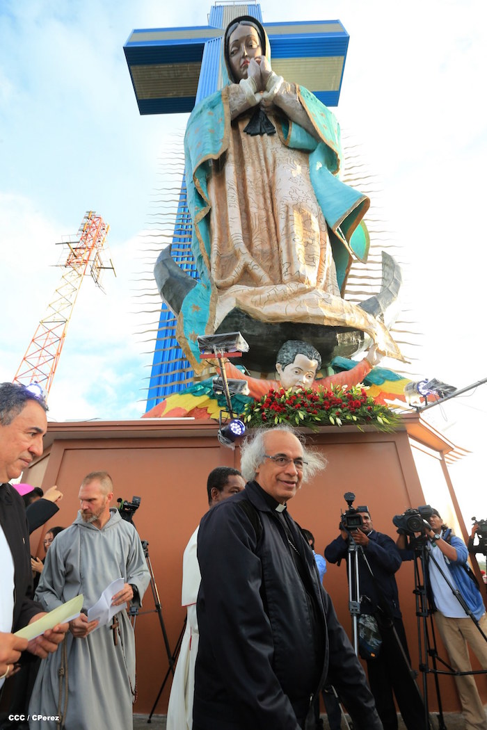 Inauguran y bendicen Cruz de la Paz en Cerro Apante