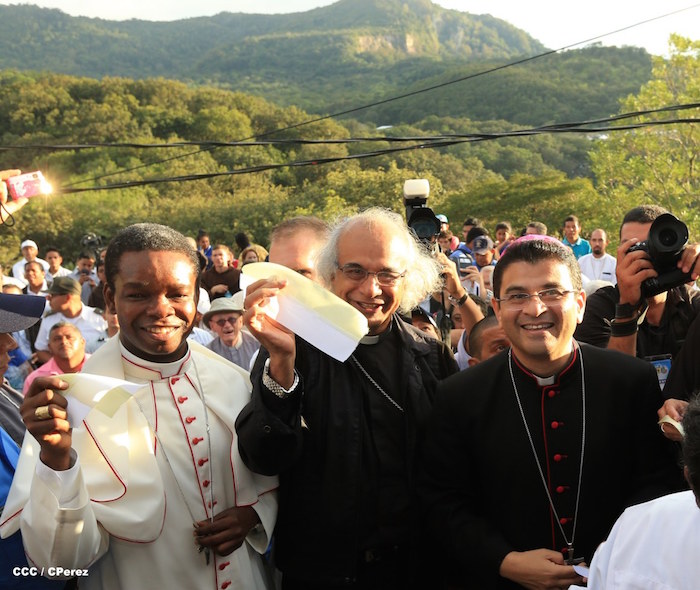 Inauguran y bendicen Cruz de la Paz en Cerro Apante