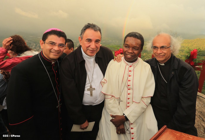 Inauguran y bendicen Cruz de la Paz en Cerro Apante
