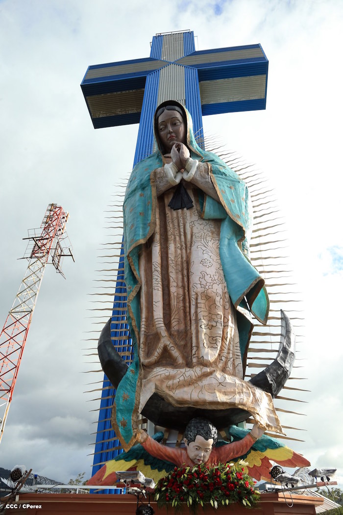 Inauguran y bendicen Cruz de la Paz en Cerro Apante