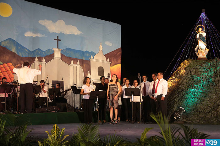 Artistas nicaragüenses honran a la Virgen María en Avenida de Bolívar a Chávez