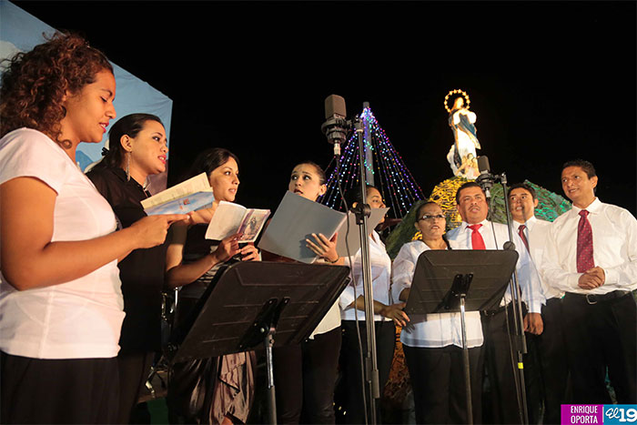 Artistas nicaragüenses honran a la Virgen María en Avenida de Bolívar a Chávez