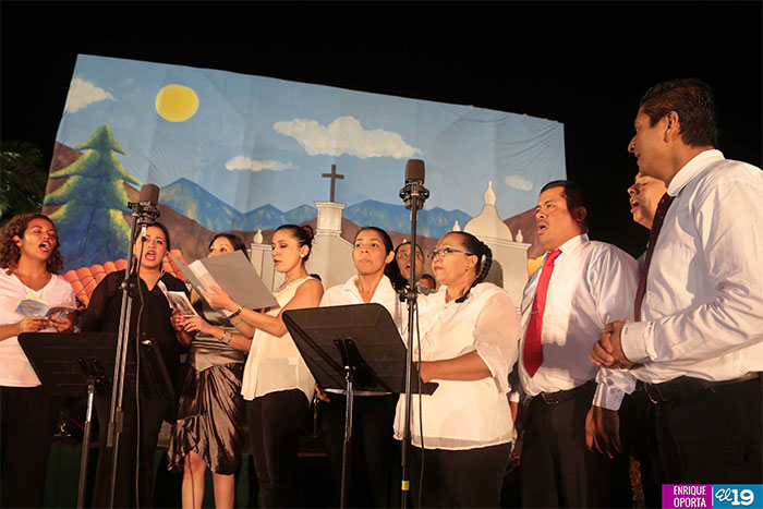 Artistas nicaragüenses honran a la Virgen María en Avenida de Bolívar a Chávez