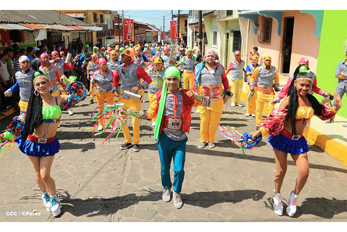 Turistas nacionales y extranjeros disfrutaron del Carnaval Acuático en Río San Juan