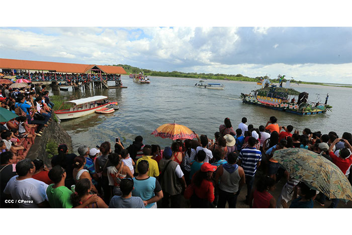 Turistas nacionales y extranjeros disfrutaron del Carnaval Acuático en Río San Juan