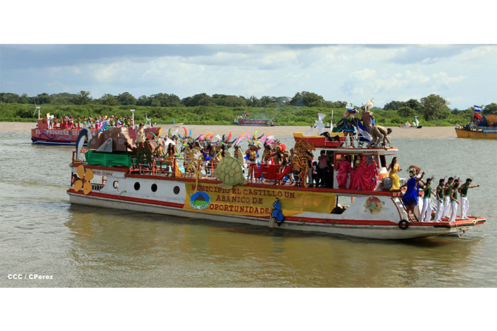 Turistas nacionales y extranjeros disfrutaron del Carnaval Acuático en Río San Juan