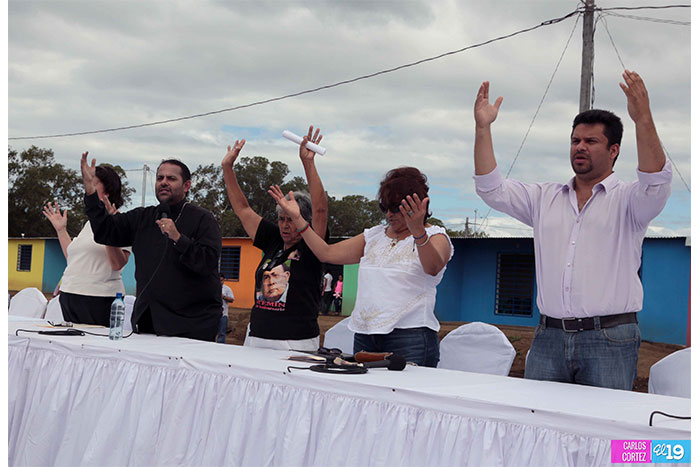 Entregan viviendas nuevas a familias afectadas por terremotos