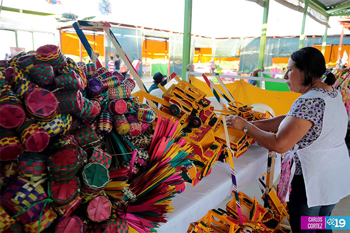 Nicaragüenses adquieren productos de la Purísima en Feria de la Economía Familiar