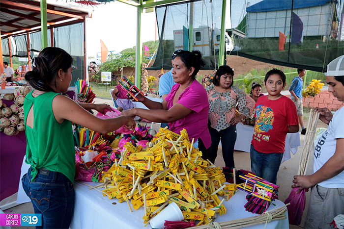 Nicaragüenses adquieren productos de la Purísima en Feria de la Economía Familiar