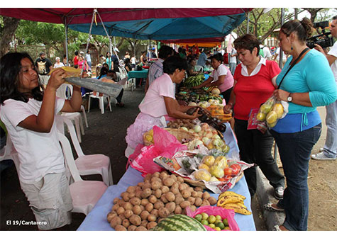 Barrio San Luis celebra exitosa feria de la Economía Familiar