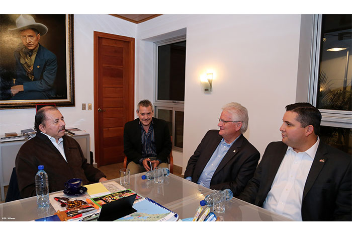 Presidente Daniel se reúne con presidente del AACLA, Nicholas Galt