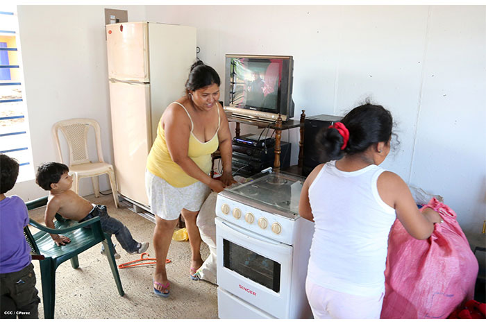 Familias inician nuevas vidas en ciudad Belén