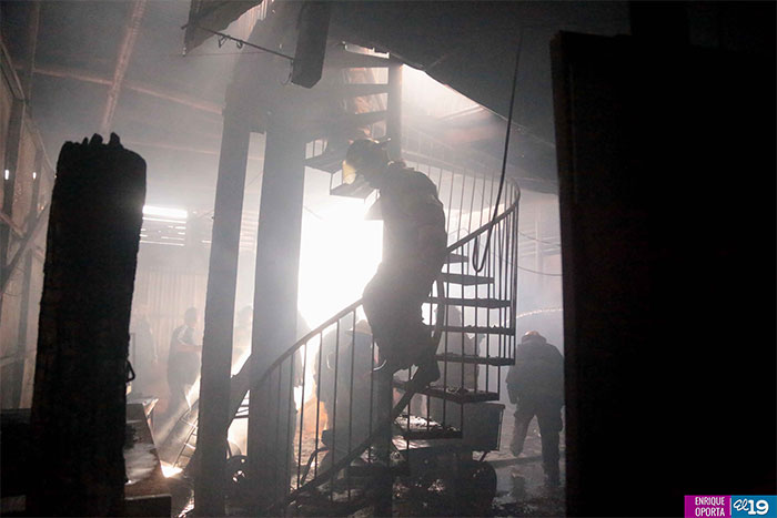 Incendio en el Mercado Oriental no deja víctimas