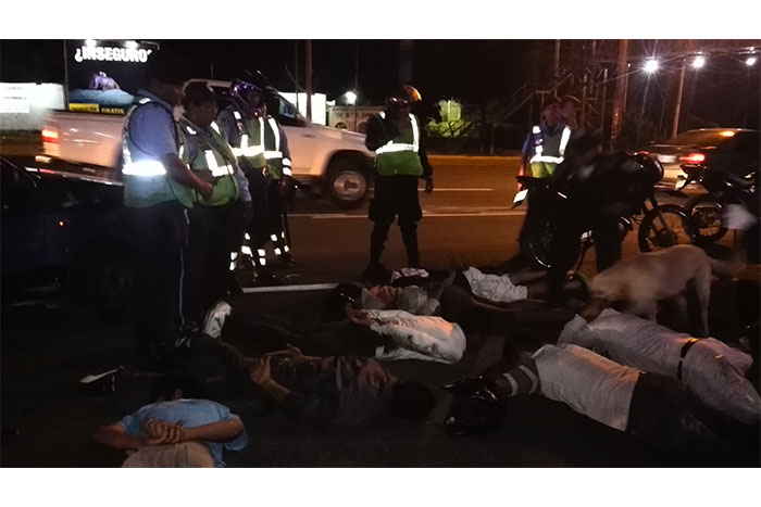 Fuerte operativo policial en carretera a Masaya