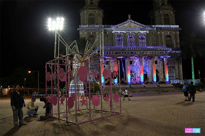 Espectacular juego de luces en Plaza de la Revolución y Plaza La Fe