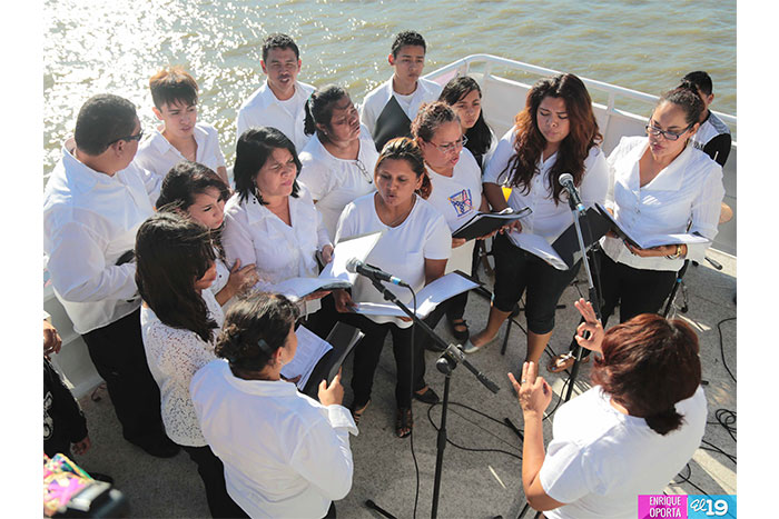 Capitalinos disfrutan de Purísima Acuática en Puerto Salvador Allende