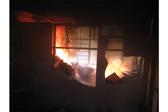 Incendio consume dos viviendas en Barrio Santa Rosa
