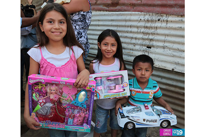 Felicidad total en entrega de juguetes a niñ@s de Masaya y Granada