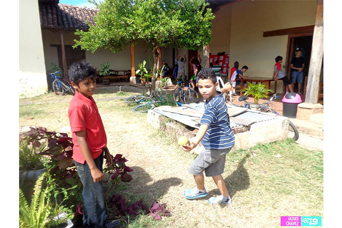 Estudiantes aprovechan las vacaciones