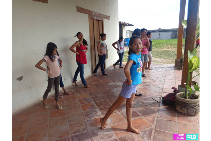 Estudiantes aprovechan las vacaciones