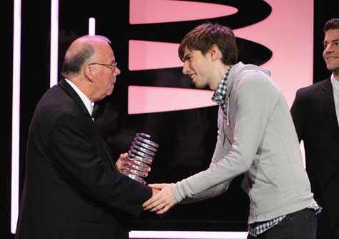 Webby Awards aclaman el inventor del GIF y una gata malhumorada