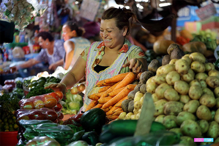 Mercados ofertan todo para la Noche Buena