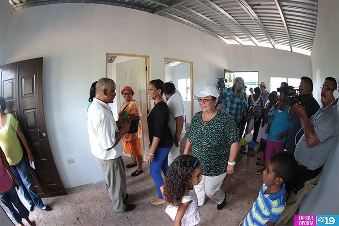 En tiempos de Navidad, familias de Corn Island reciben viviendas dignas