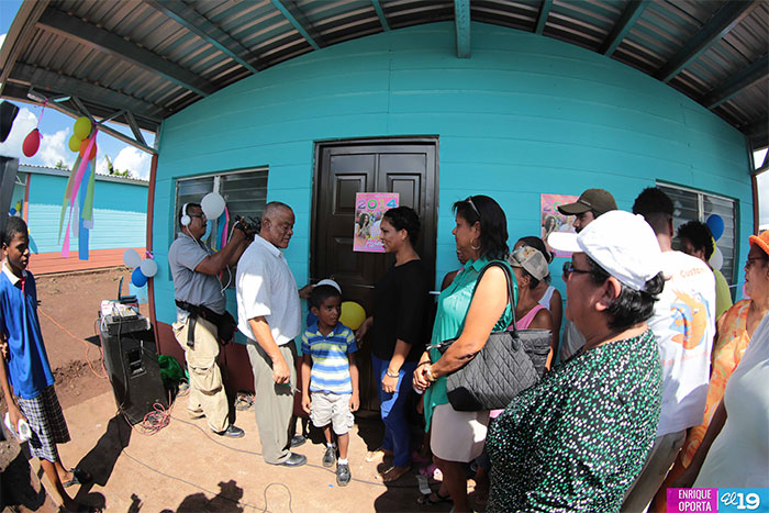 En tiempos de Navidad, familias de Corn Island reciben viviendas dignas