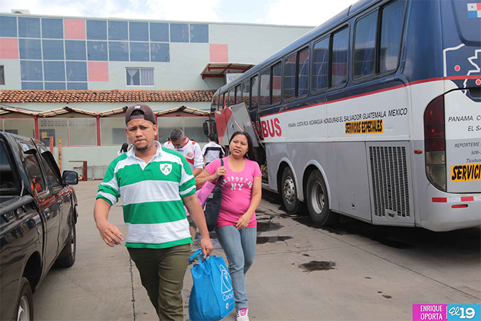 Nicaragüenses regresan a su patria a celebrar la navidad en familia