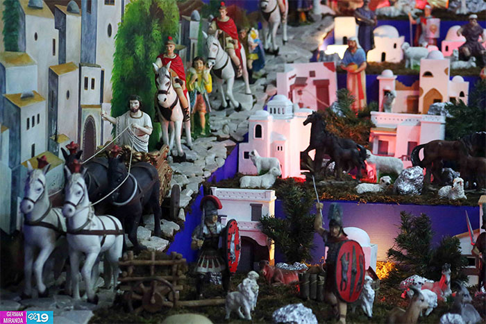Nicaragüense amante de la Navidad construye Belén de impresionantes dimensiones