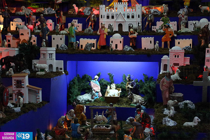 Nicaragüense amante de la Navidad construye Belén de impresionantes dimensiones