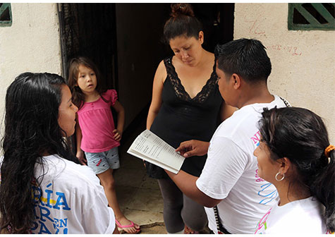 Familias reciben con gran interés la cartilla Amor para los más Chiquitos