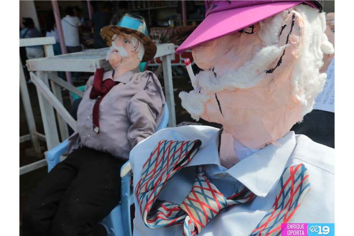 Quemar al “viejo o vieja” una tradición para despedir el año
