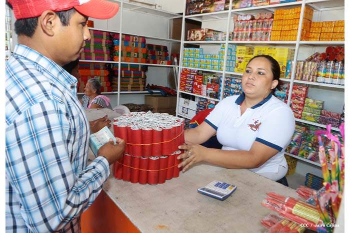 Comerciantes de pólvora reportan excelentes ventas al finalizar el año