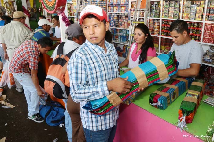 Comerciantes de pólvora reportan excelentes ventas al finalizar el año