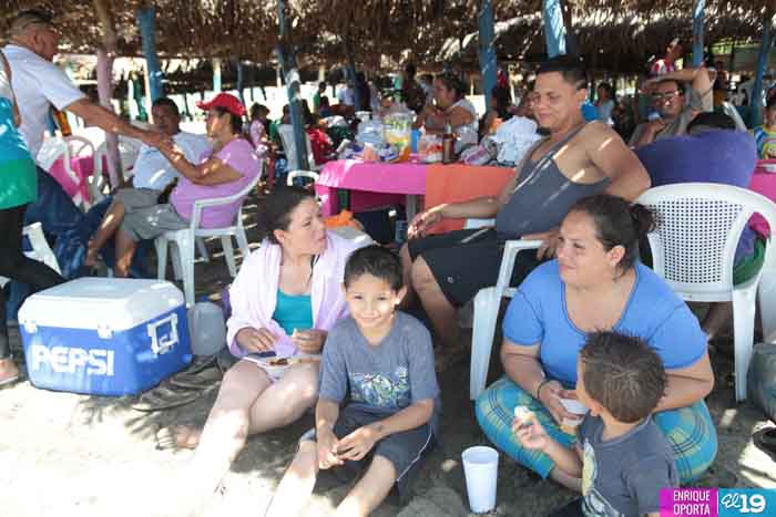 Masiva asistencia de familias nicaragüenses a playas en este primero de enero