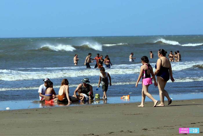 Balnearios del pacífico reciben a familias este fin de semana