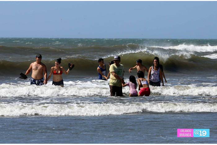 Balnearios del pacífico reciben a familias este fin de semana