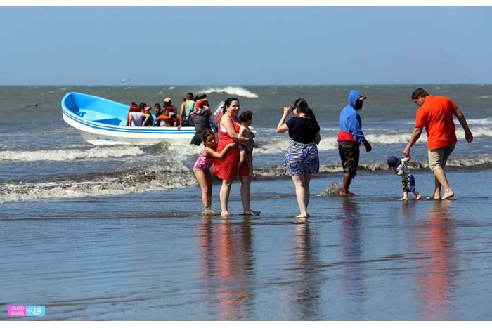 Balnearios del pacífico reciben a familias este fin de semana