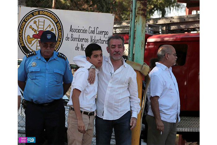 Rinden homenaje a destacado bombero capitalino
