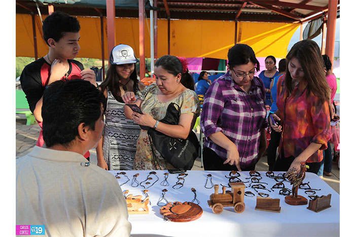 Excelentes ventas en primera edición de la Feria de Economía Familiar