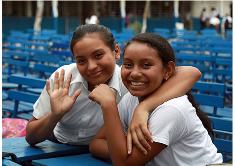 Estudiantes estrenan pupitres gracias a modelo de Responsabilidad Compartida