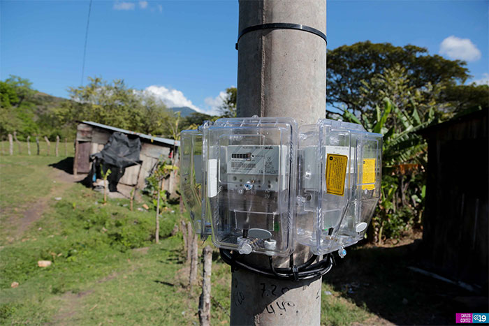 Luz eléctrica llega al barrio Julio Cuaresma del municipio de Matiguás